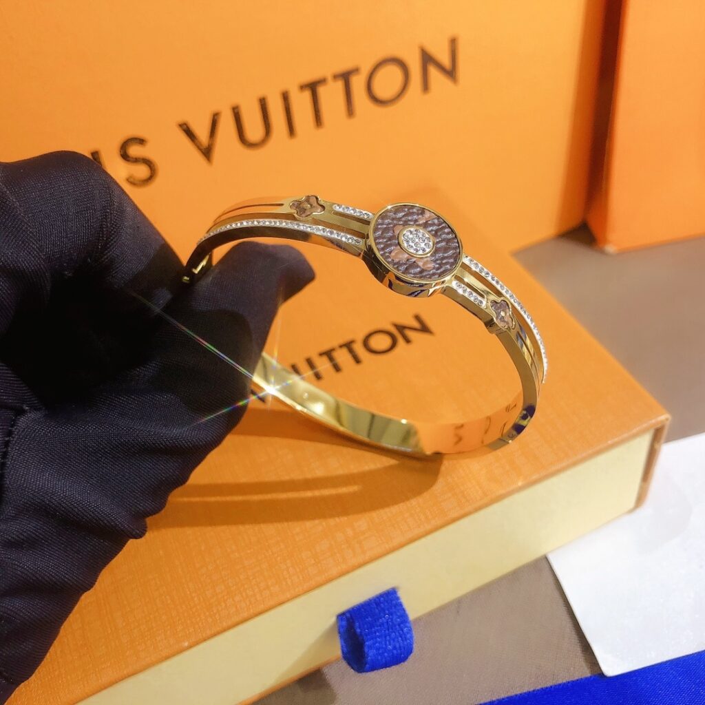 Designer S259 Bracelet editorial product context 1