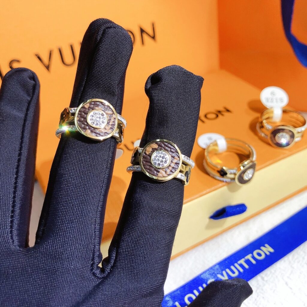 Designer J059 Ring editorial product context 2