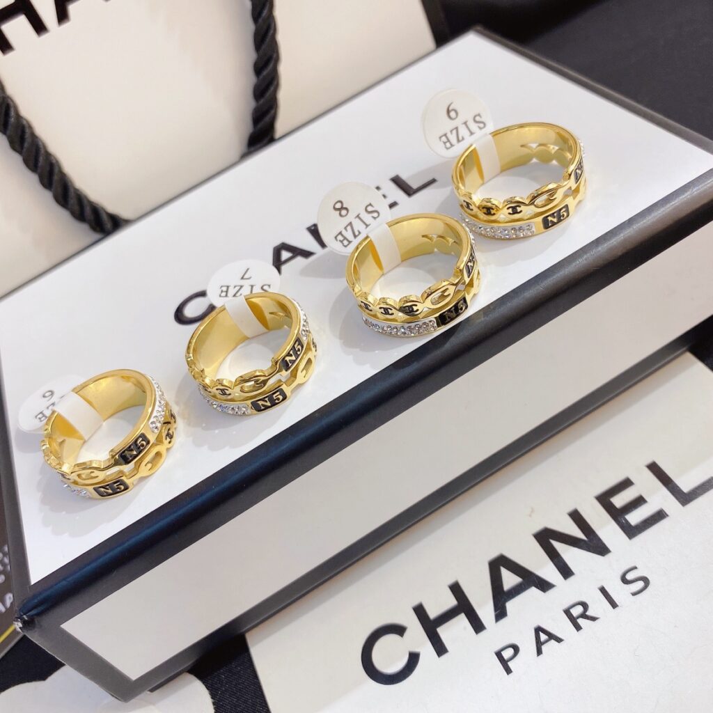 Designer J060 Ring editorial product context 2