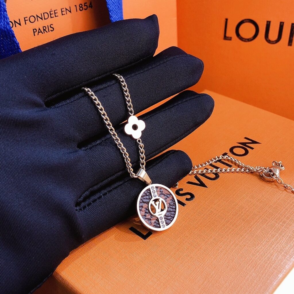Designer Necklace editorial product context 1