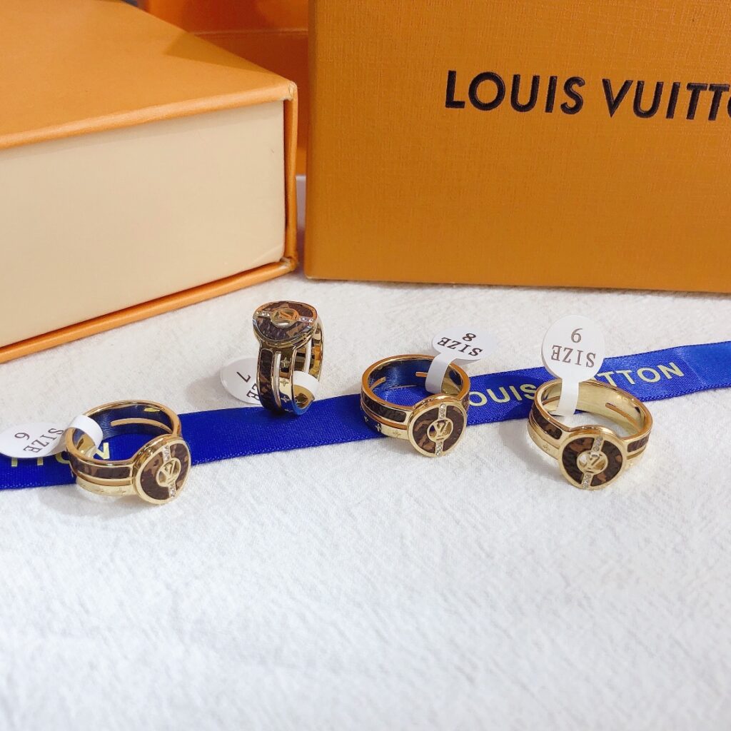 Designer J062 Ring editorial product context 2