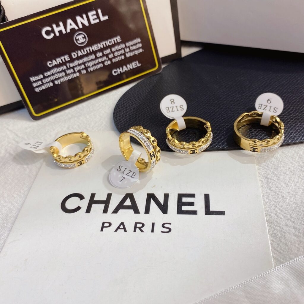 Designer J064 Ring editorial product context 1