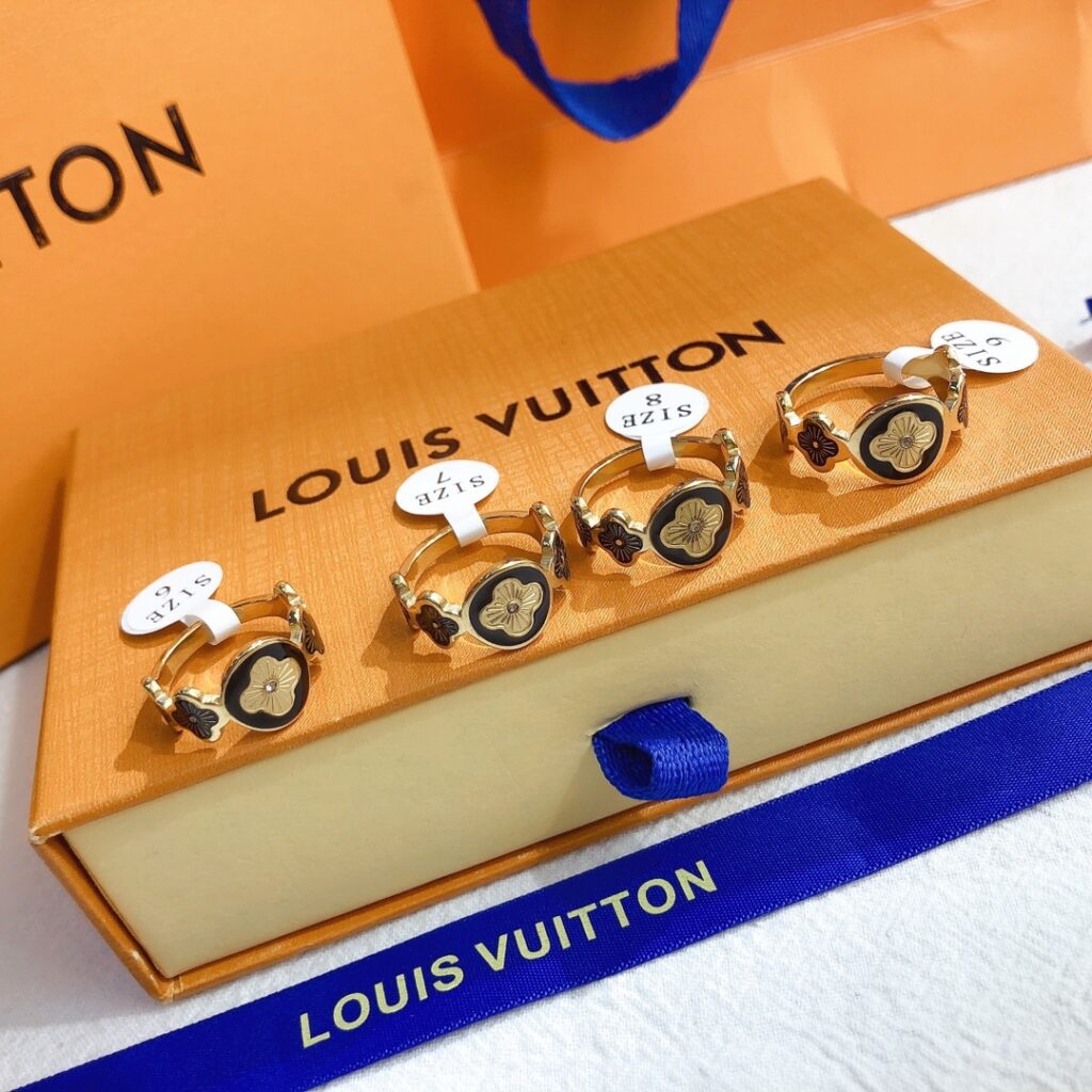 Designer J065 Ring editorial product context 1
