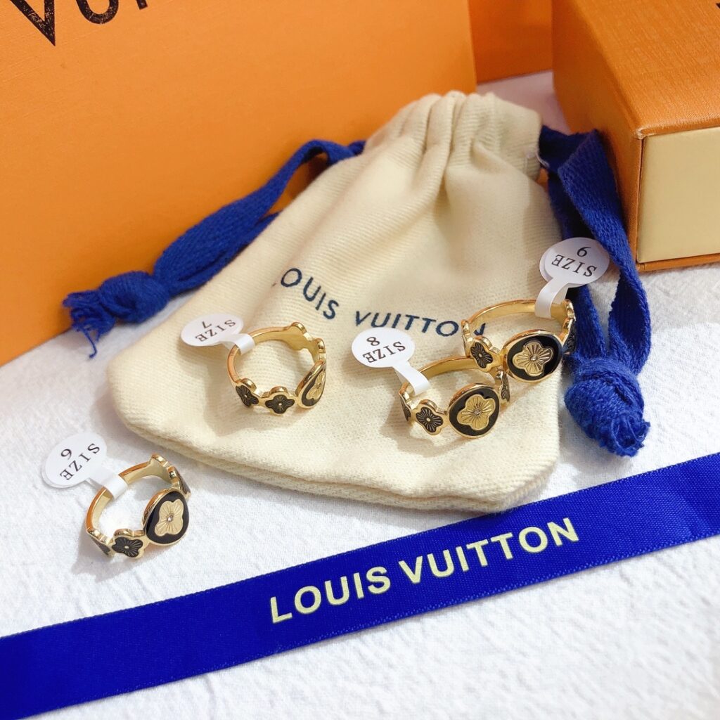 Designer J065 Ring editorial product context 2