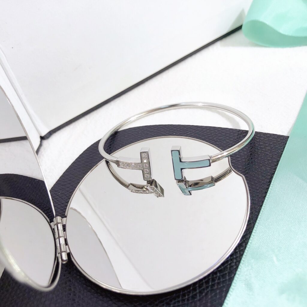 Designer S262 Ring editorial product context 2