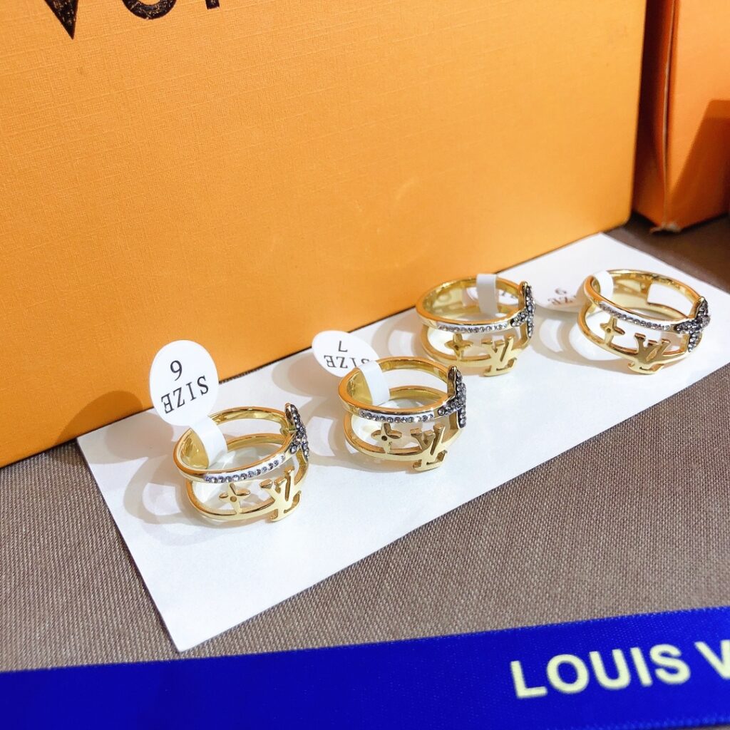 Designer J066 Ring editorial product context 2
