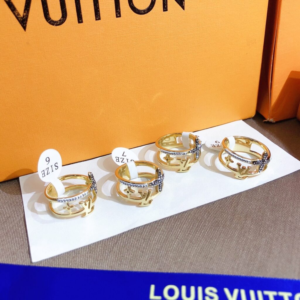 Designer J066 Ring editorial product context 1