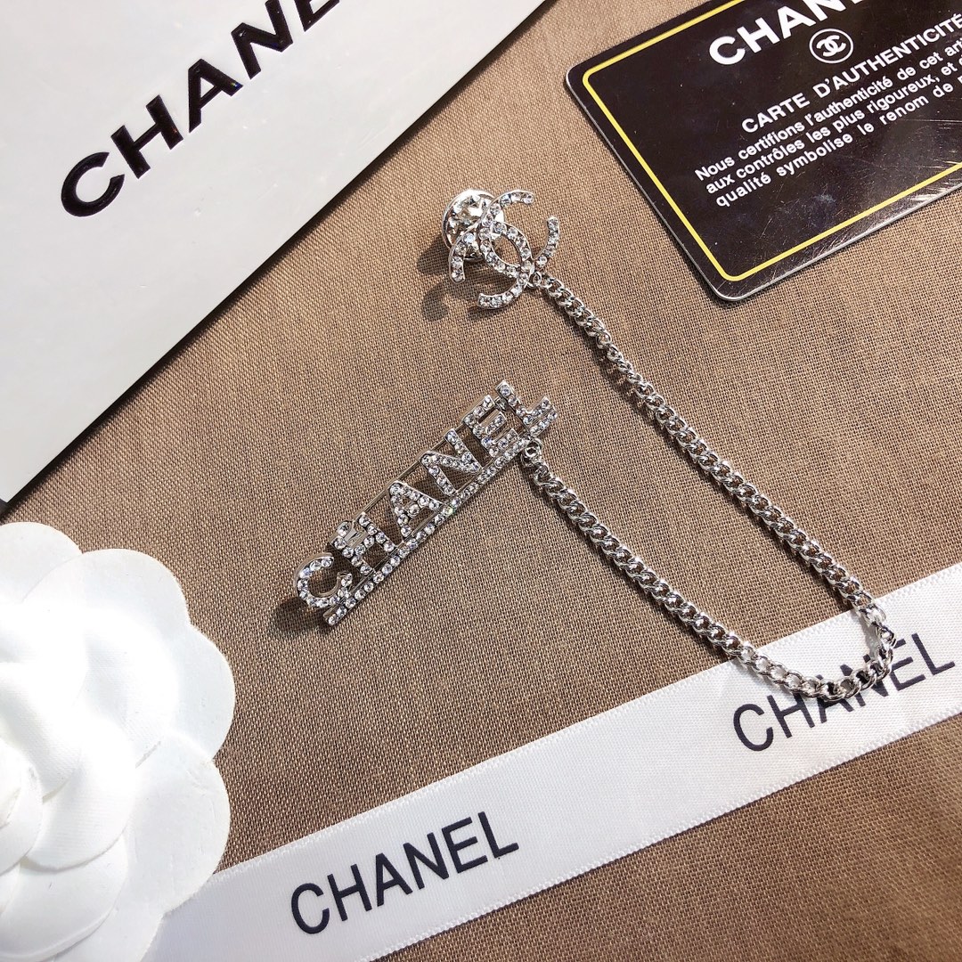 Designer Luxury D053 Brooch