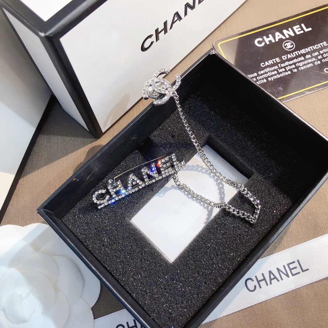 Designer Luxury D053 Brooch