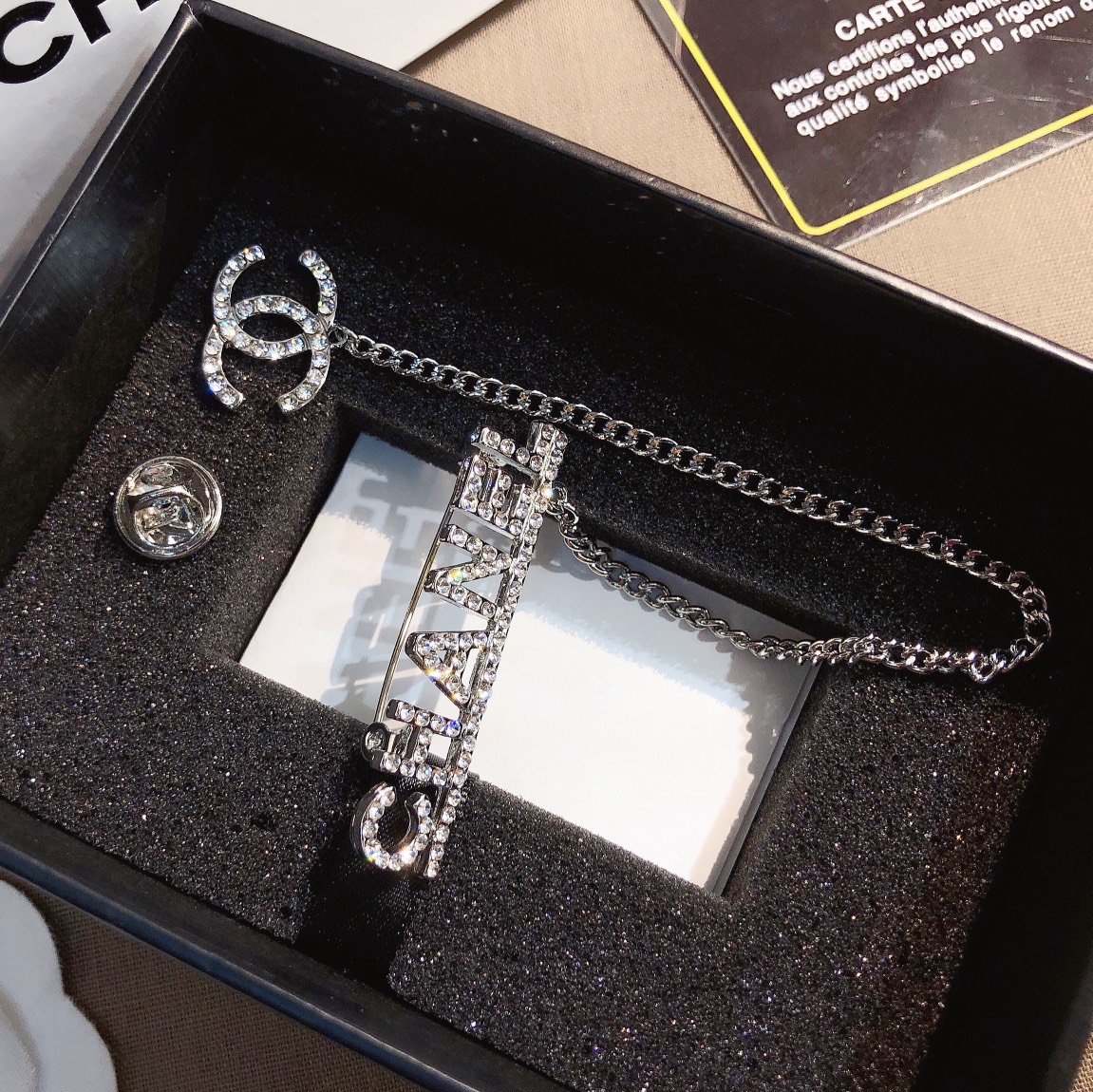 Designer Luxury D053 Brooch