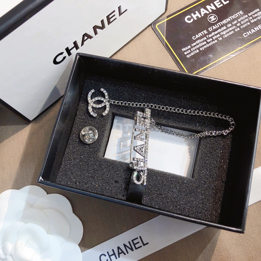 Designer Luxury D053 Brooch