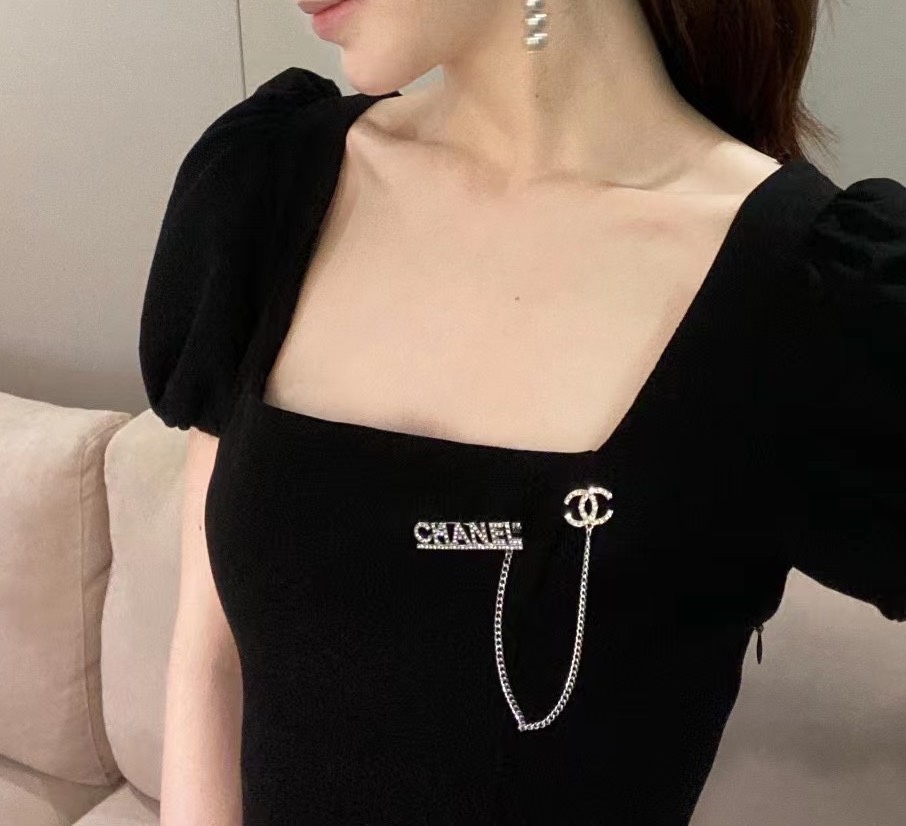 Designer Luxury D053 Brooch