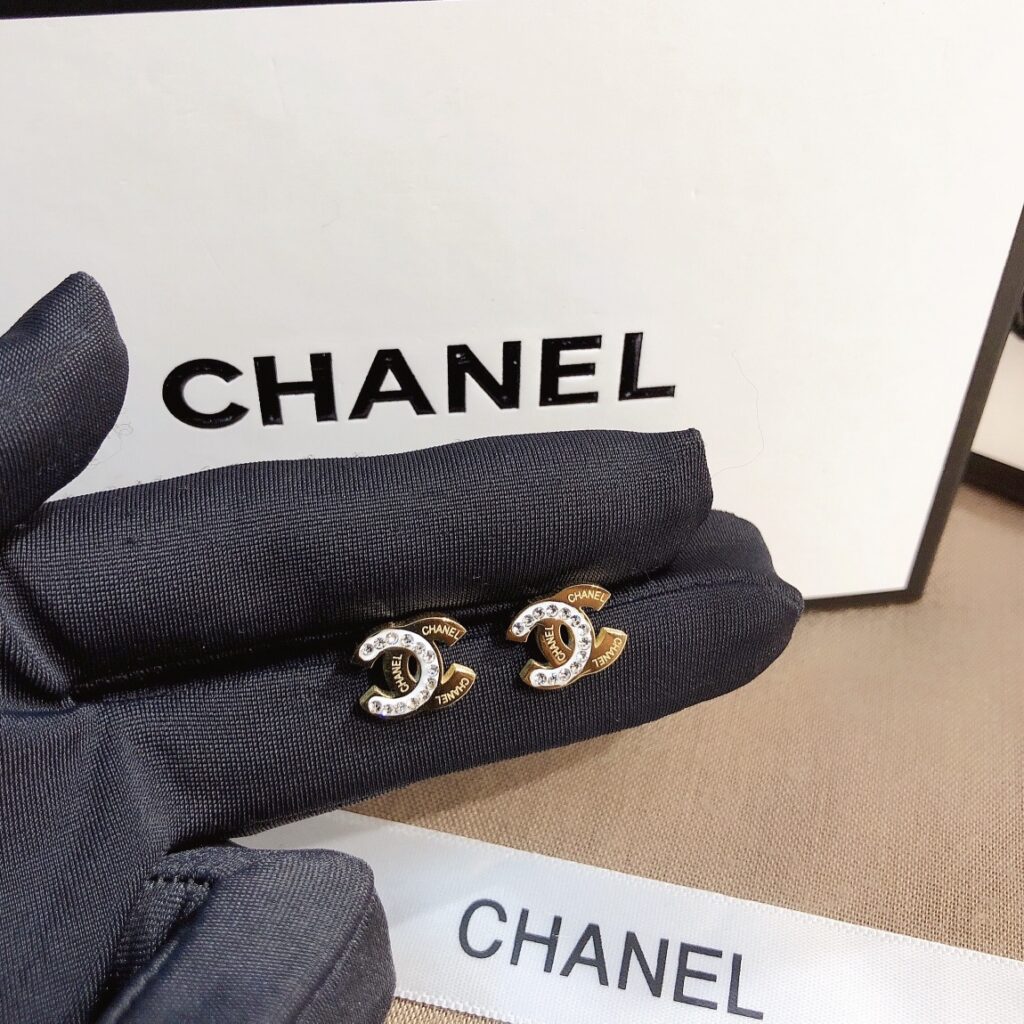 Designer A652 Ring editorial product context 3