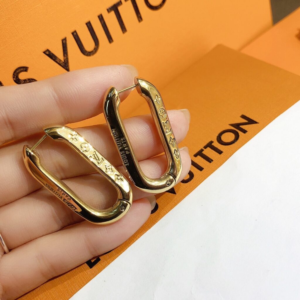 Designer A654 Ring editorial product context 3