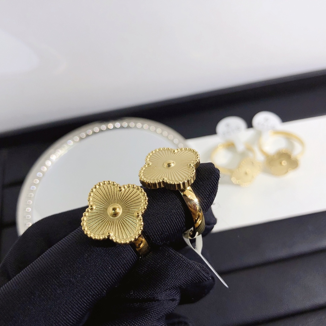 Designer J068 Ring