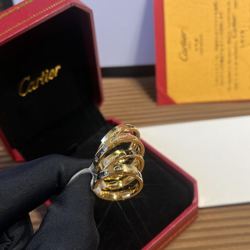 Designer J083 Ring editorial product context 3