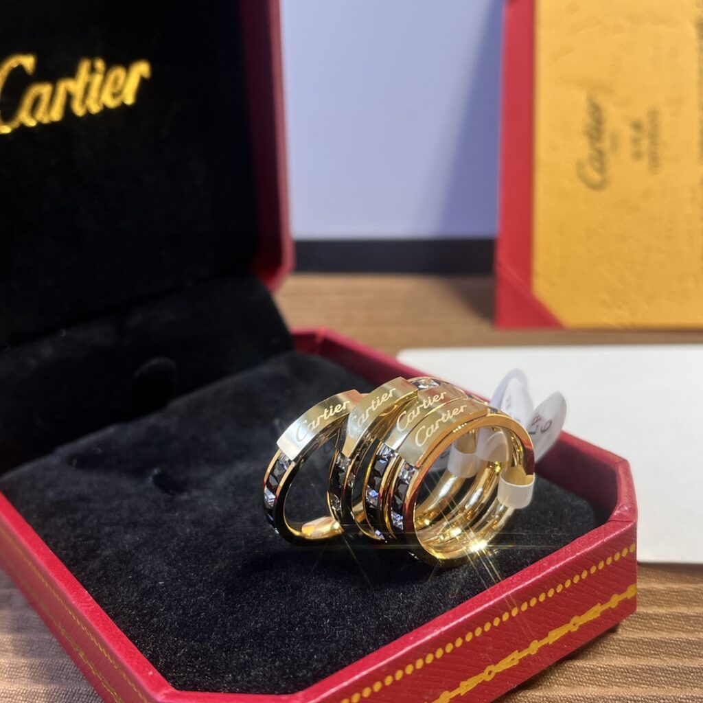 Designer J083 Ring editorial product context 1