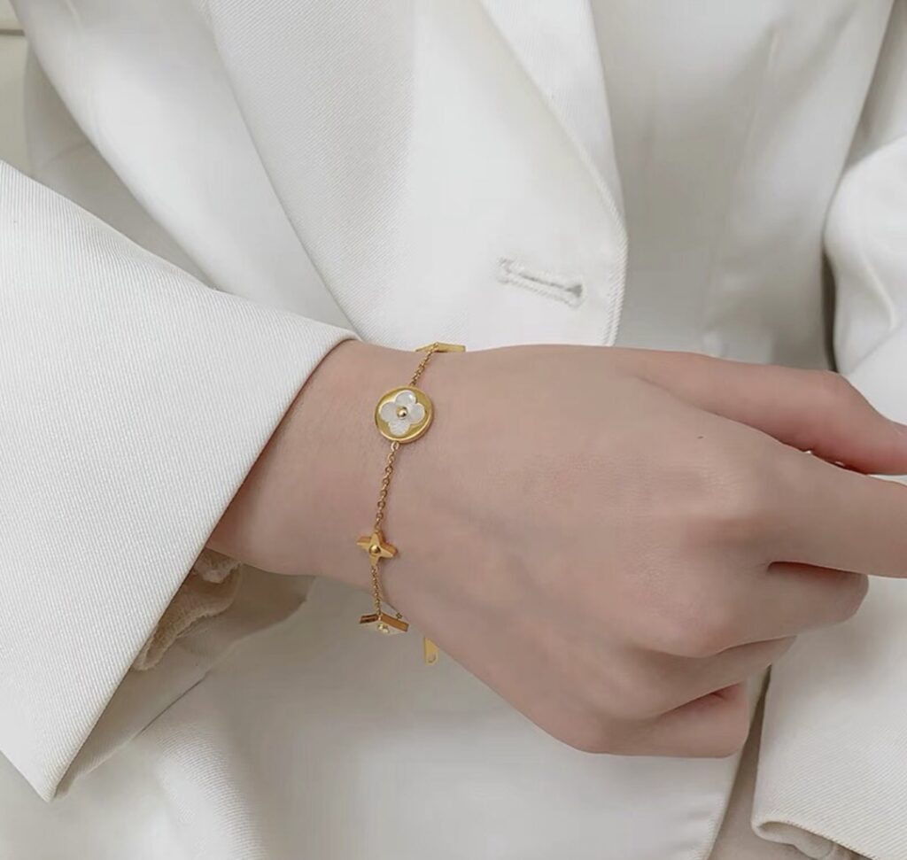 Designer L019 Ring editorial product context 3
