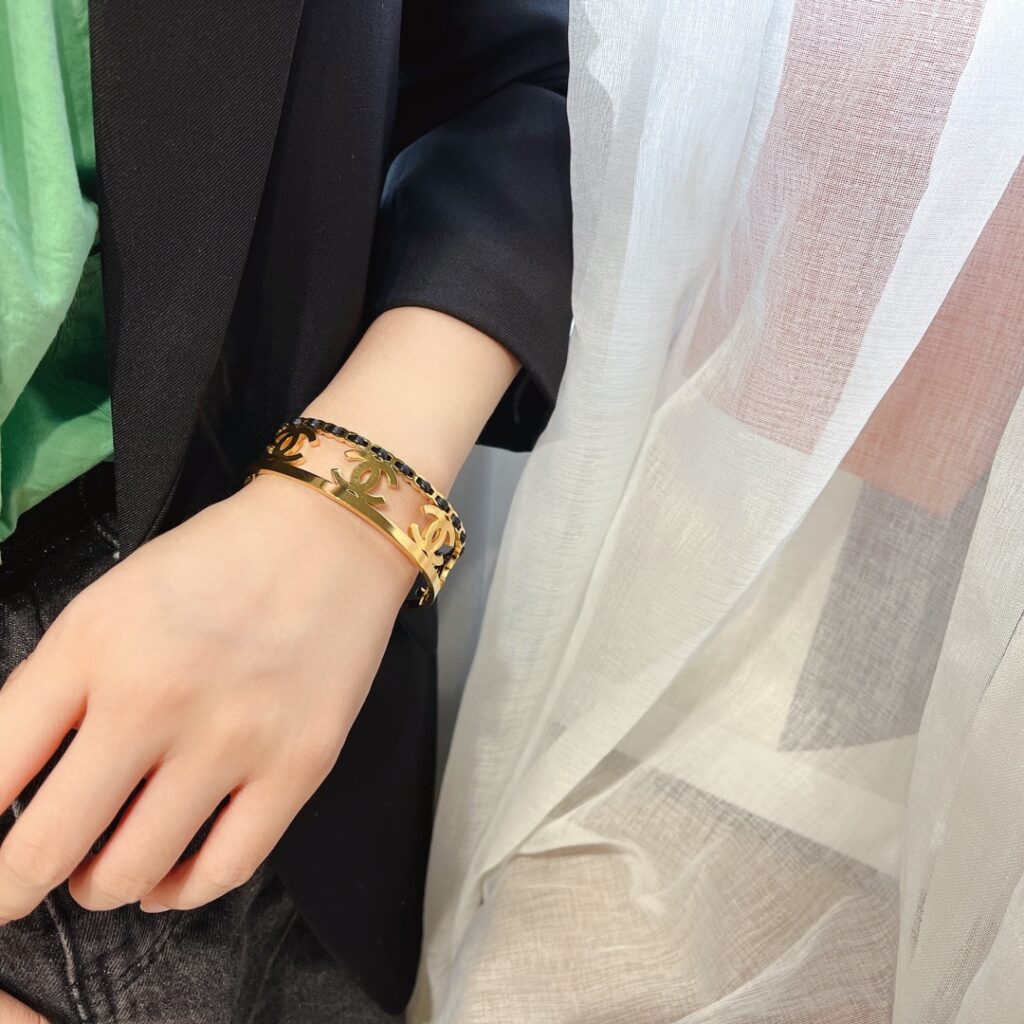 Designer S323 Ring editorial product context 2