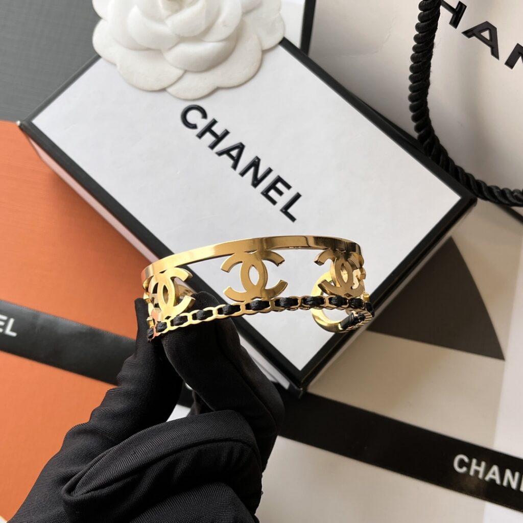 Designer S323 Ring editorial product context 1