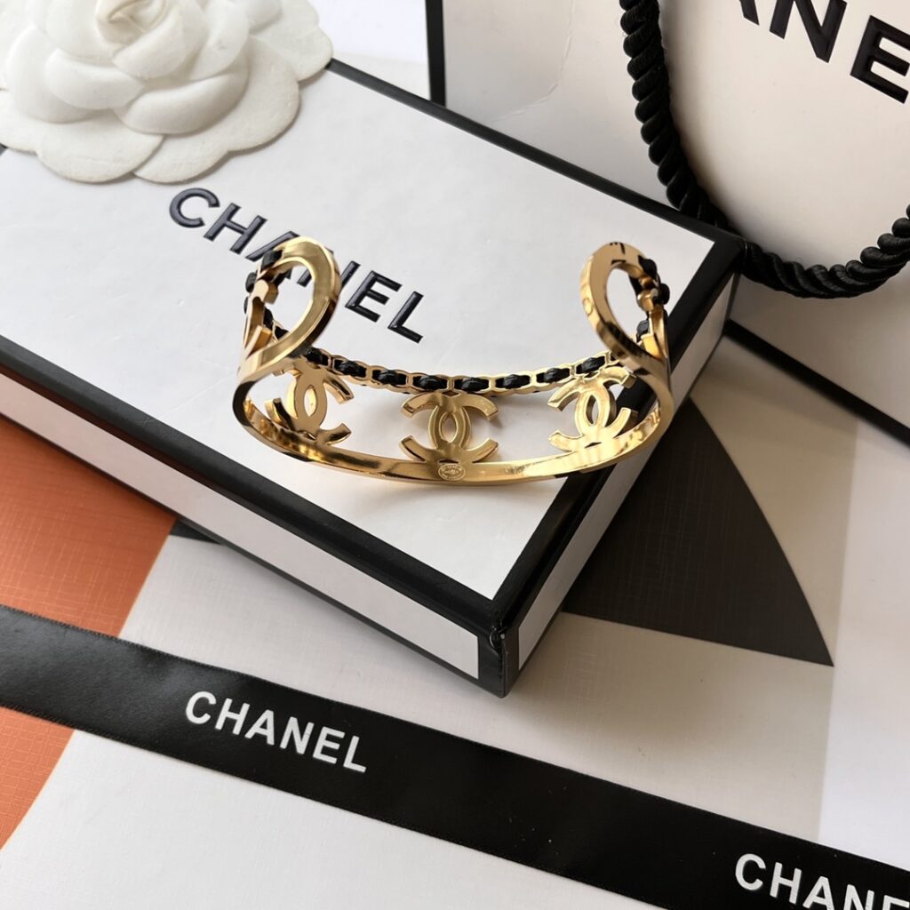 Designer S323 Ring editorial product context 3