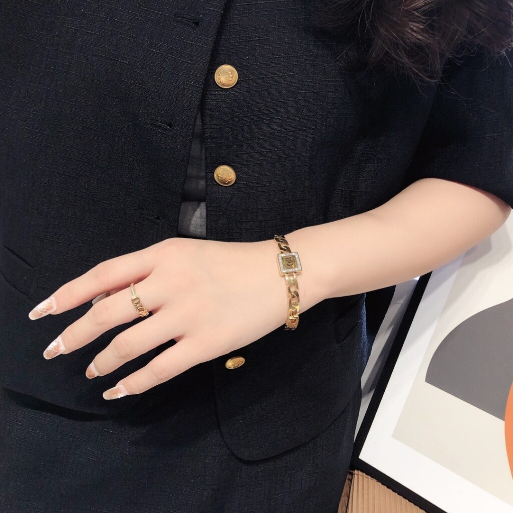 Designer S325 Ring editorial product context 2