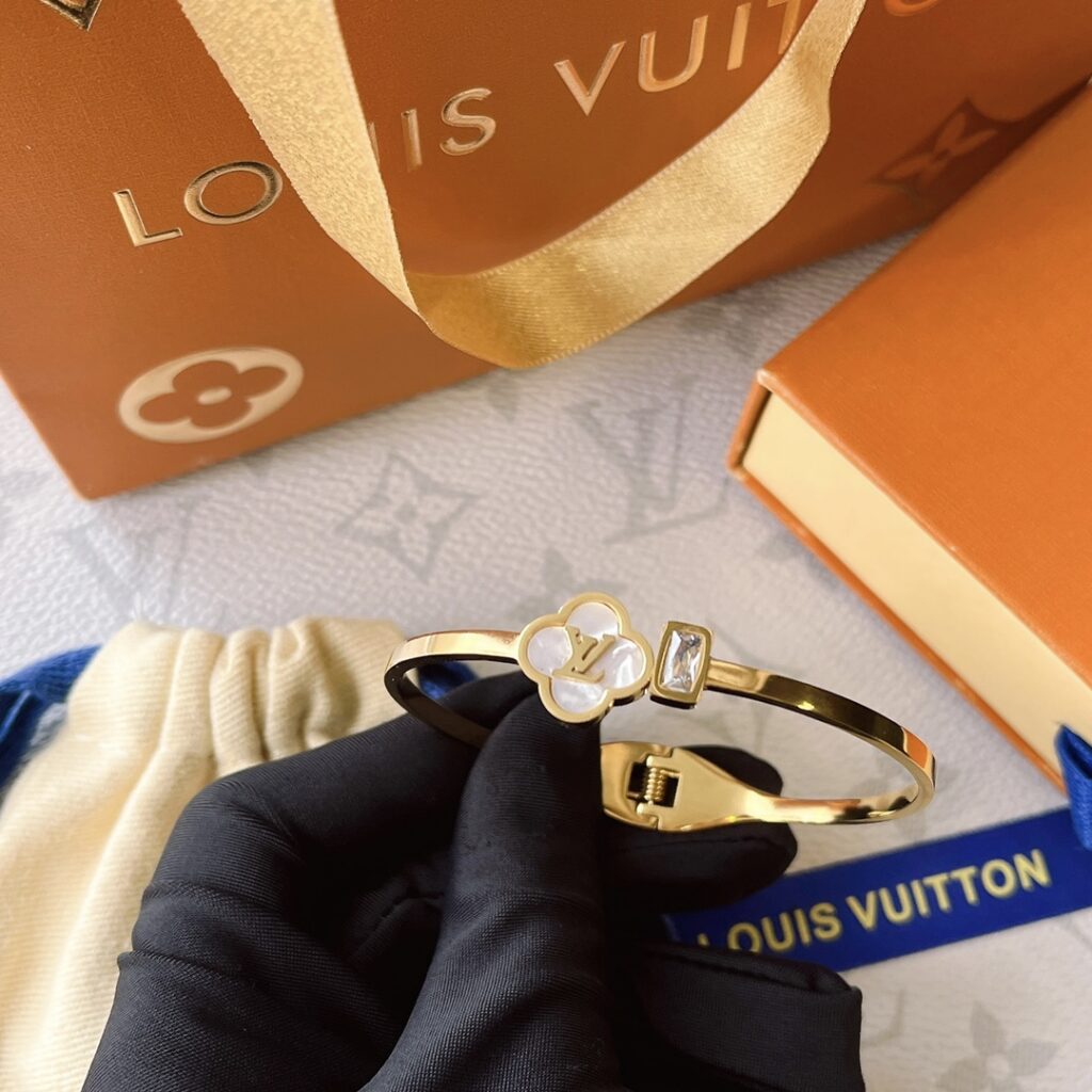 Designer S334 Ring editorial product context 2