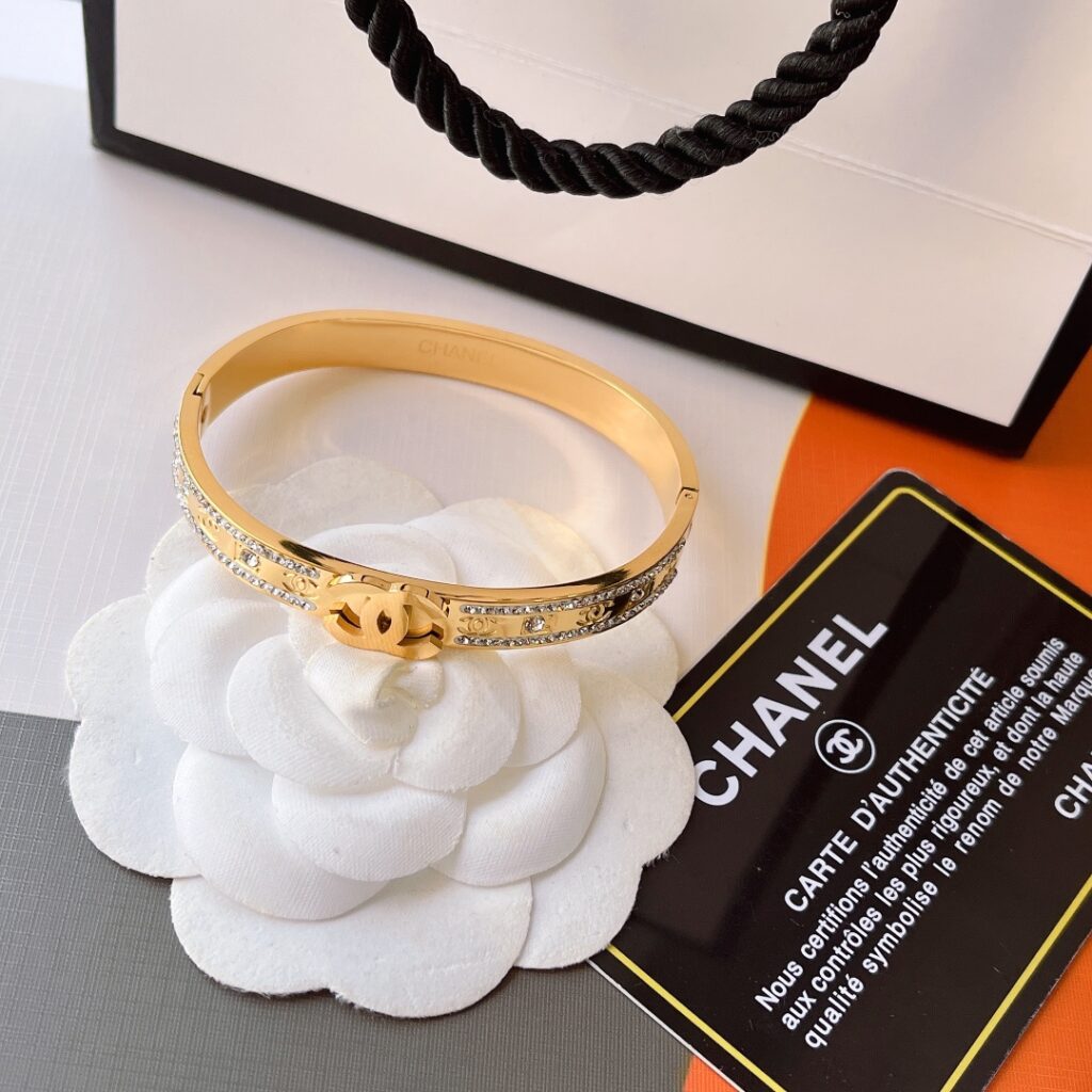 Designer S346 Ring editorial product context 1