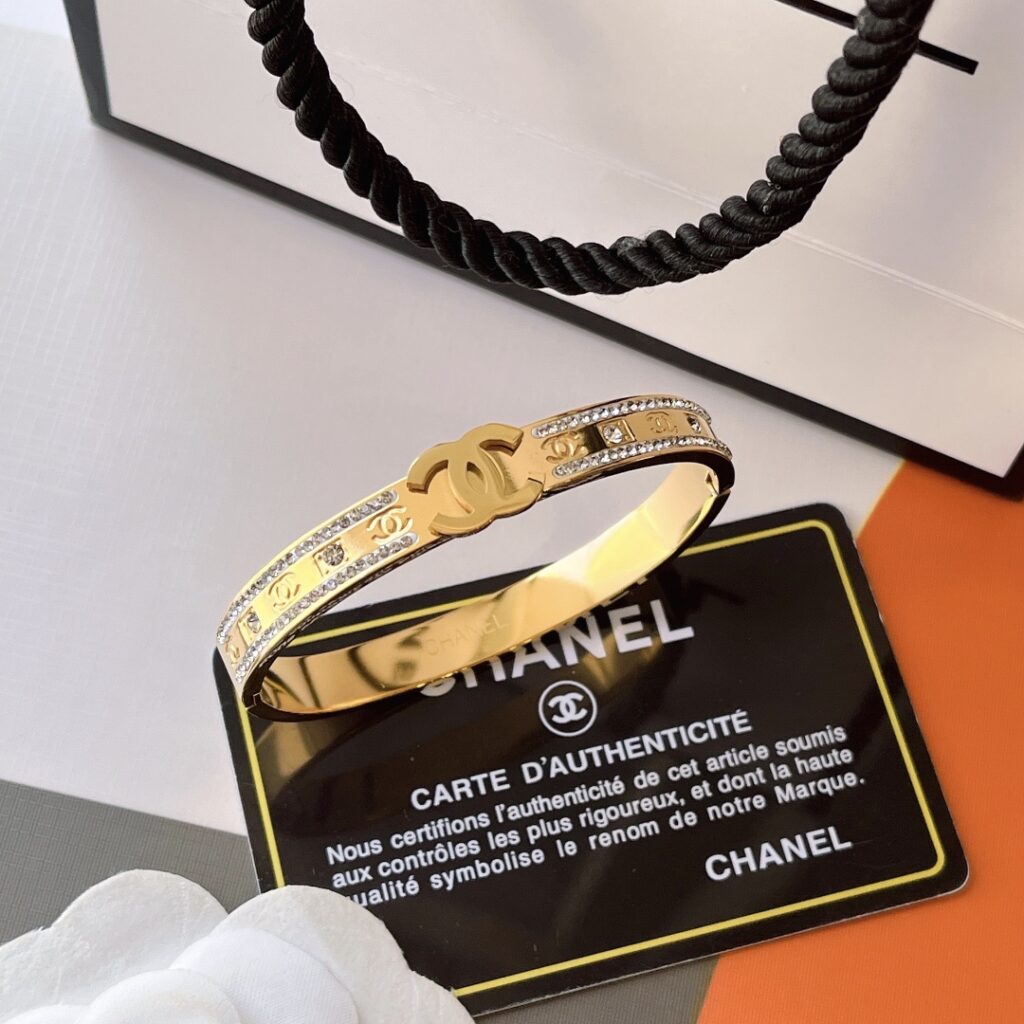 Designer S346 Ring editorial product context 3