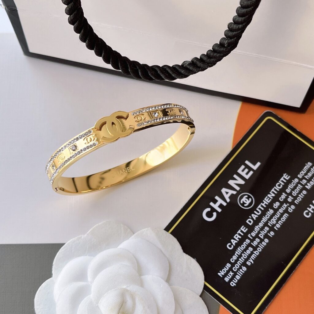 Designer S346 Ring editorial product context 2