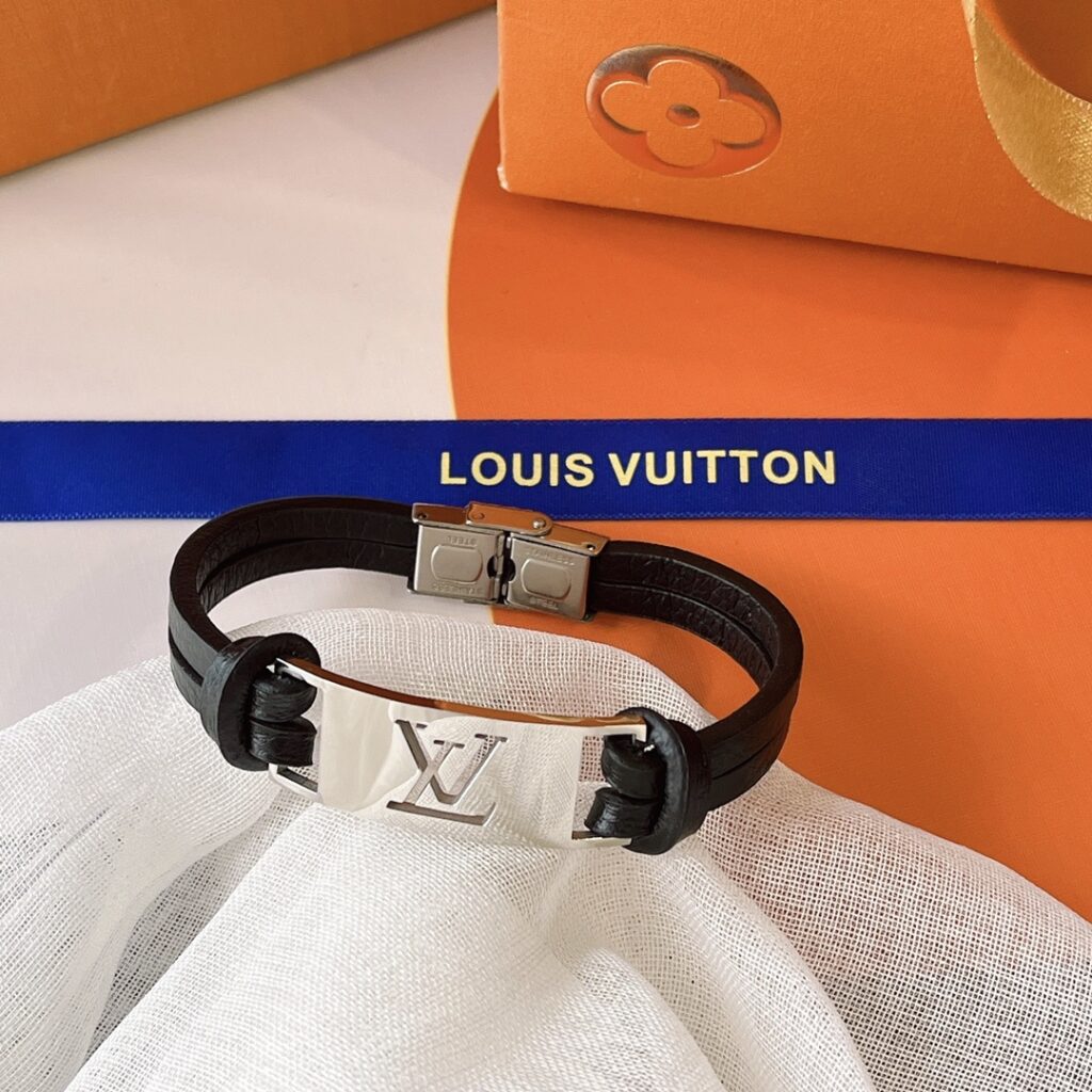 Designer S349 Black Ring editorial product context 1