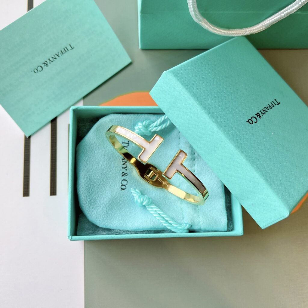 Designer S352 Bracelet editorial product context 1