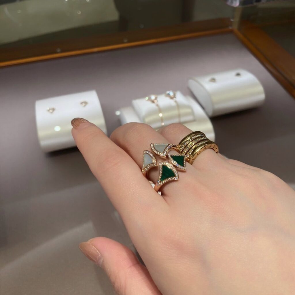 Louis Vuitton Ring editorial product context 1