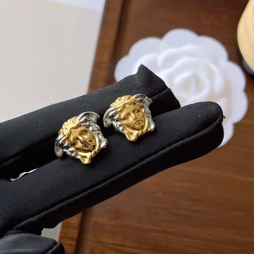 Designer A827 Ring editorial product context 1
