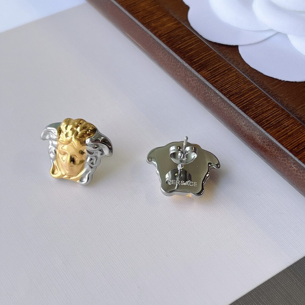 Designer A827 Ring editorial product context 3