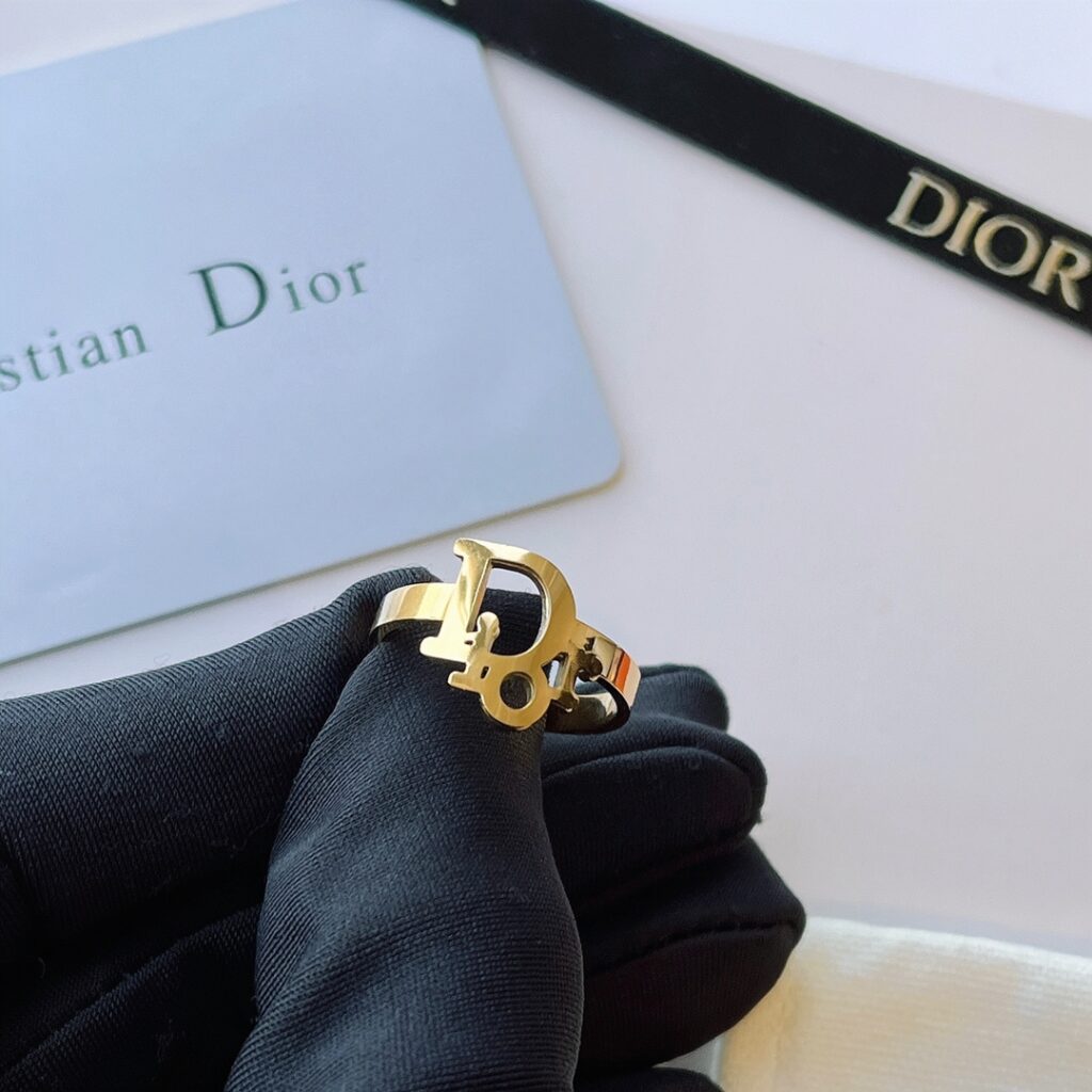Designer J091 Ring editorial product context 3