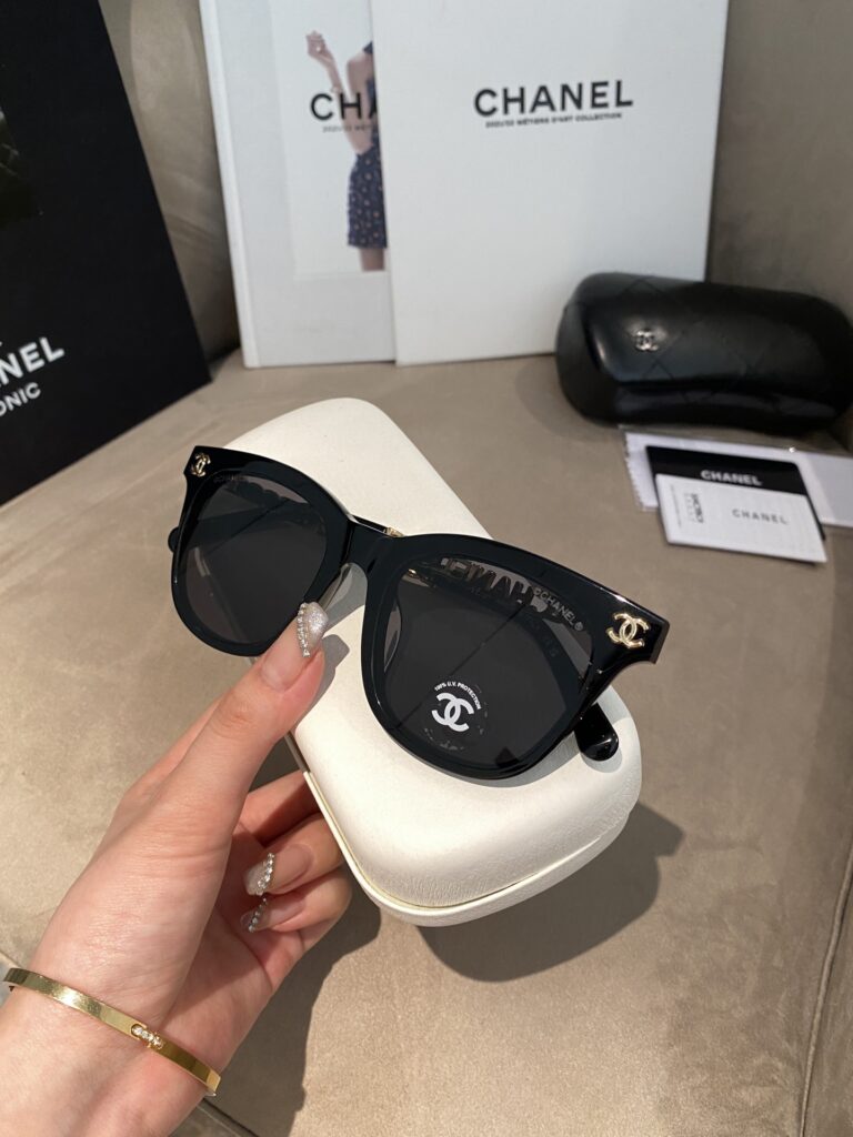 Designer AF Bag editorial product context 2