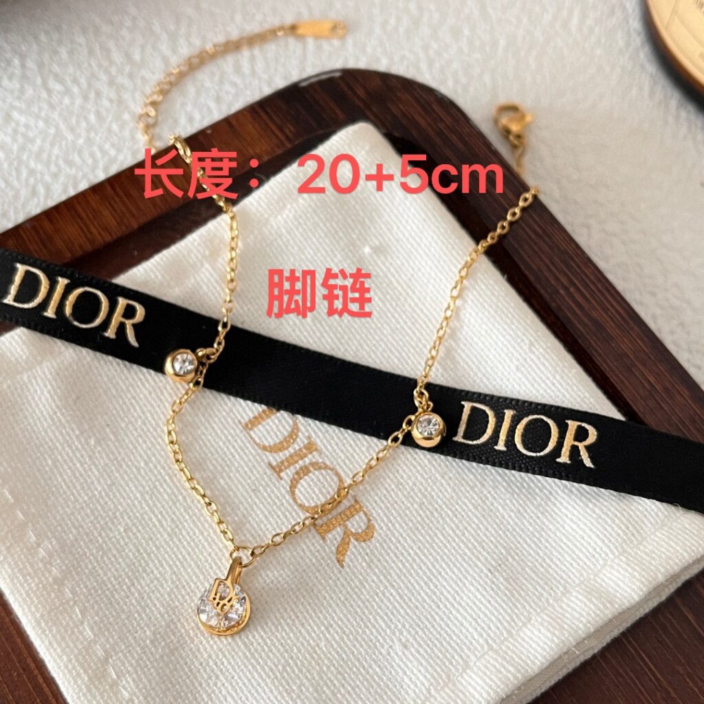 Designer B015 Bag editorial product context 1