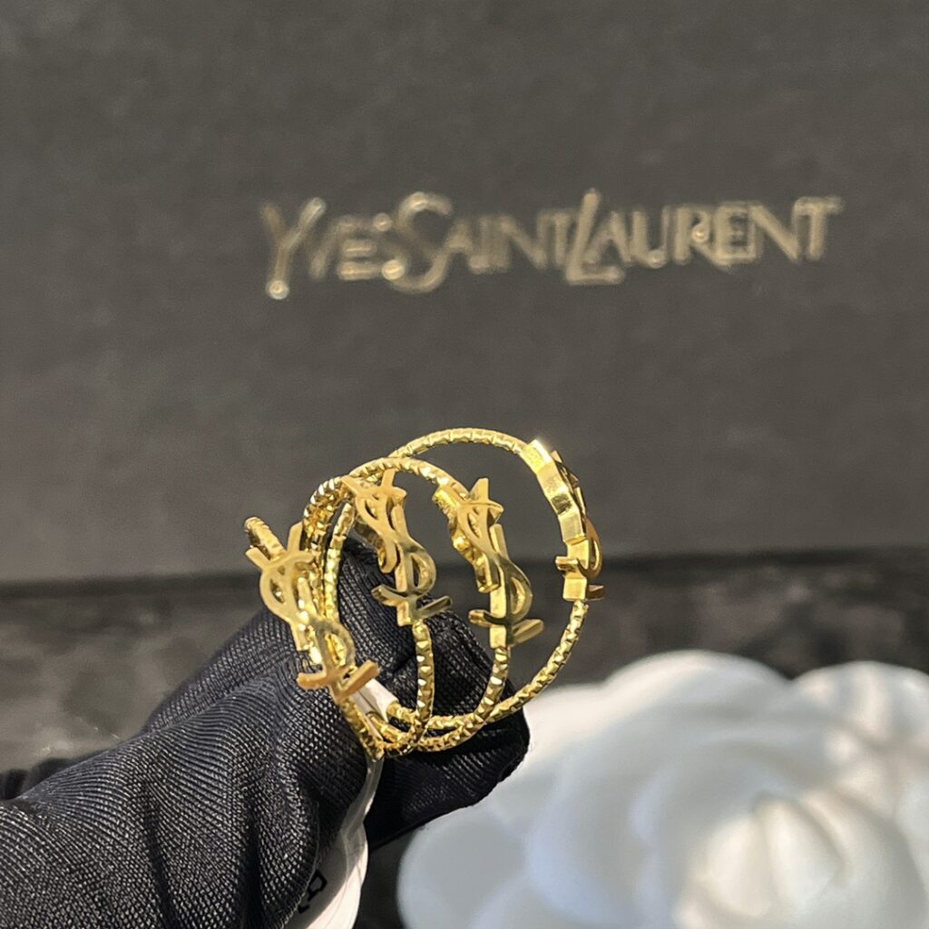 Designer J096 Ring editorial product context 3