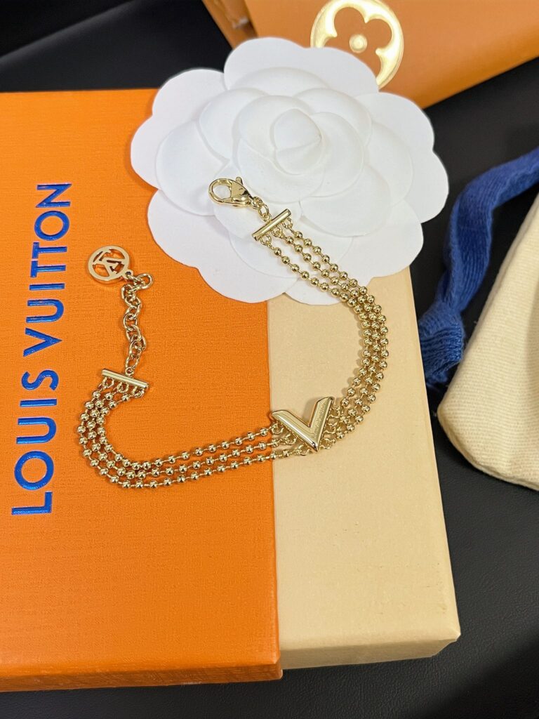Designer L129 jewelry Bracelet editorial product context 2