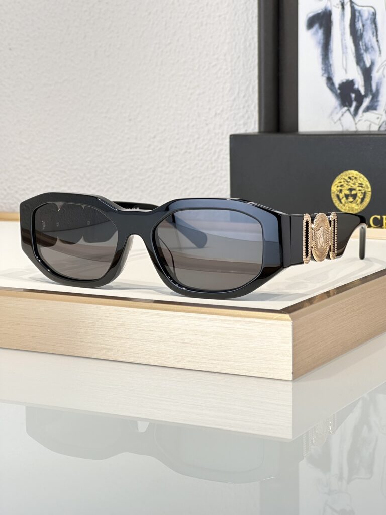 Designer DFZM Bag editorial product context 1