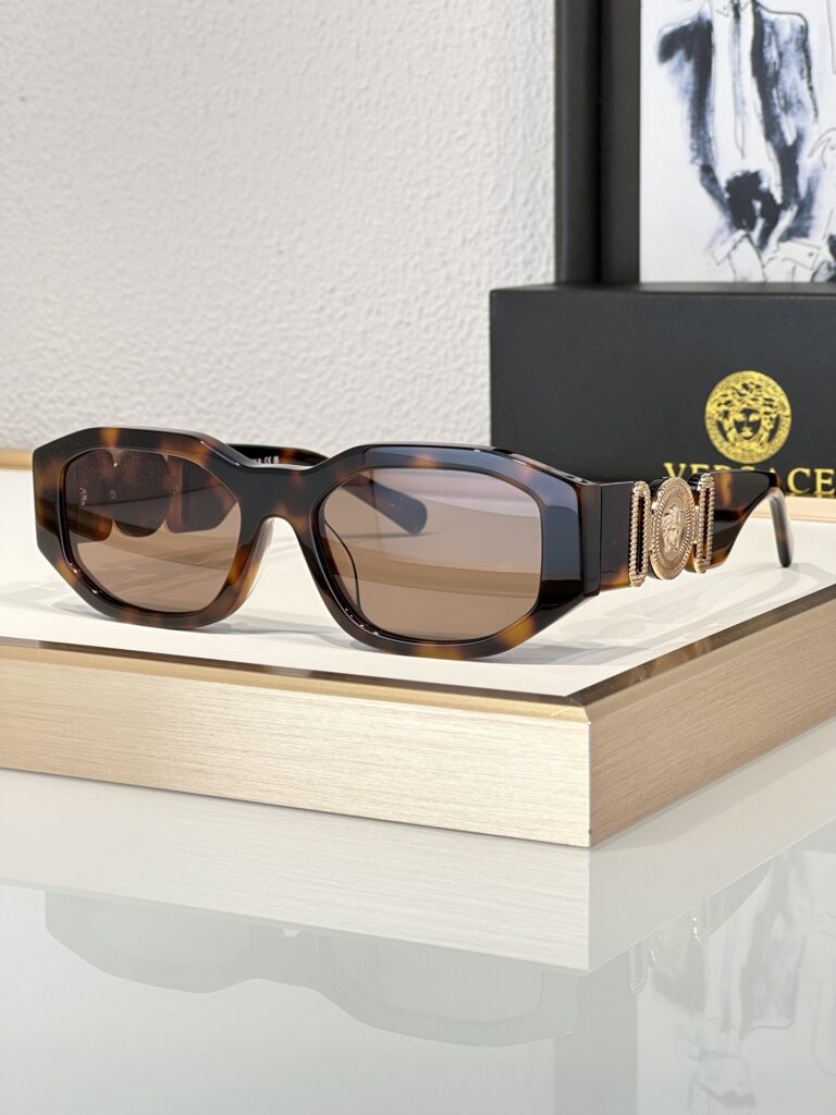 Designer DFZM Bag editorial product context 3