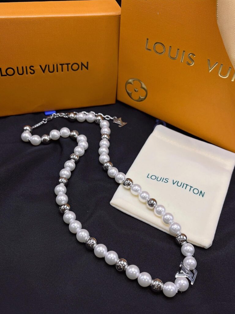 Designer Necklace editorial product context 1