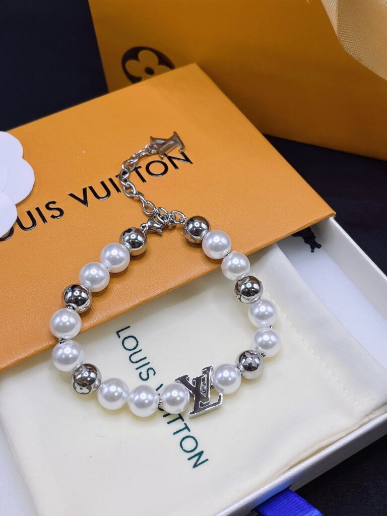 Designer L134 Bracelet editorial product context 1