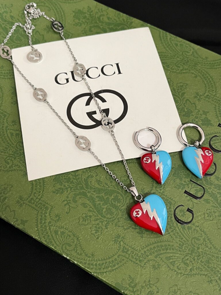 Designer Necklace editorial product context 1