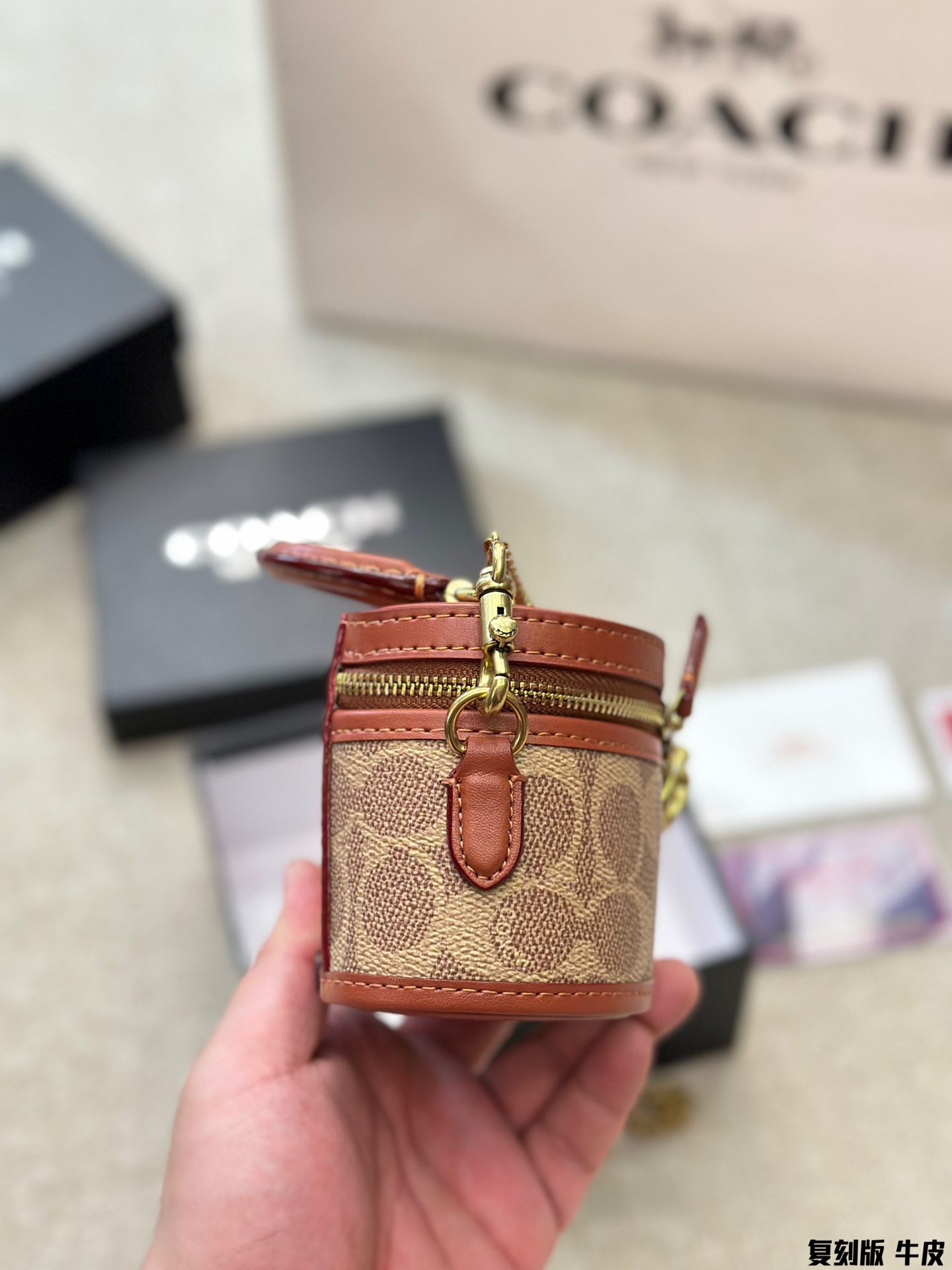 Coach p165 11 Material Calfskin Includes BOX material-leather Bag Bags