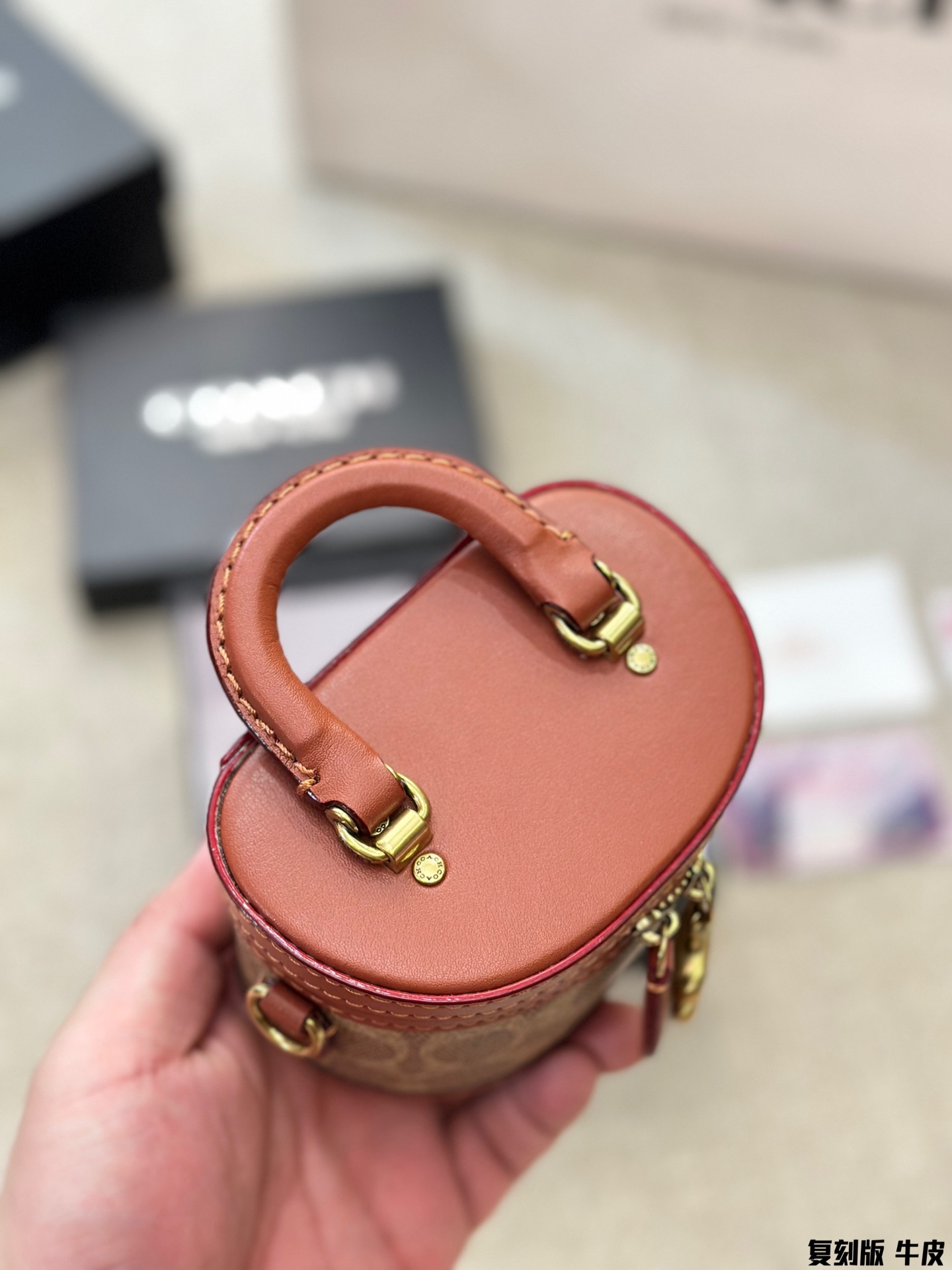 Coach p165 11 Material Calfskin Includes BOX material-leather Bag Bags