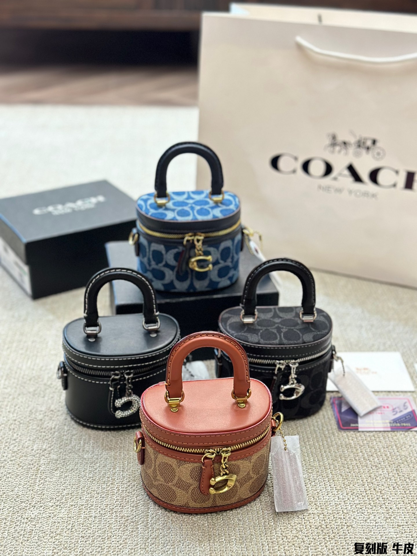 Coach p165 11 Material Calfskin Includes BOX material-leather Bag Bags