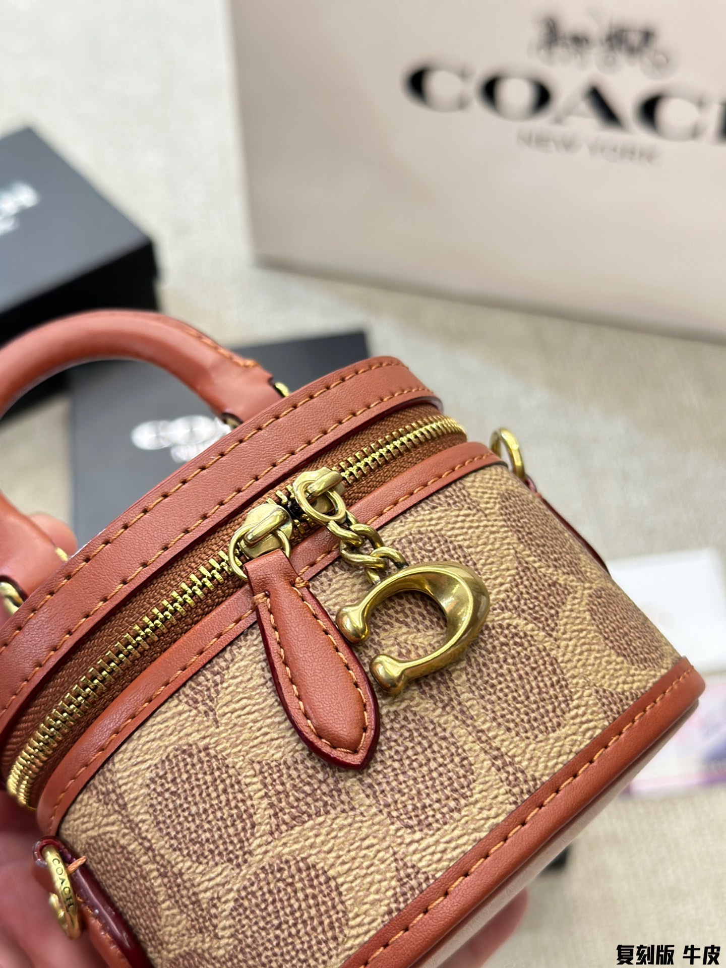 Coach p165 11 Material Calfskin Includes BOX material-leather Bag Bags