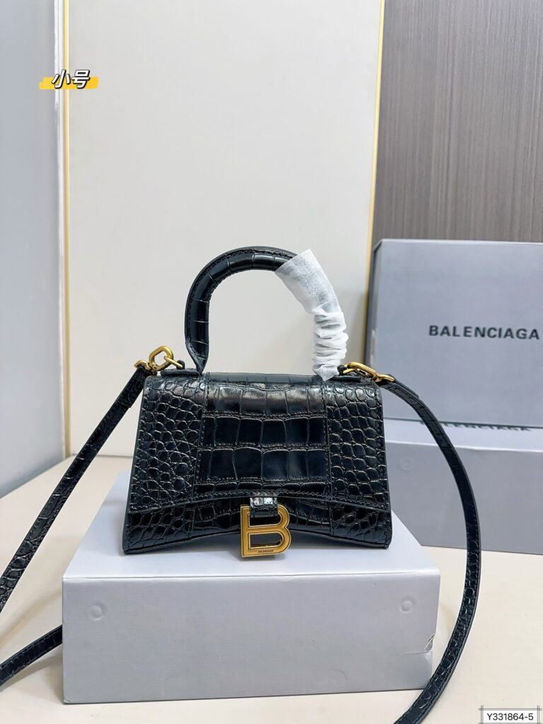 Balenciaga 165 155 24 15 20 13 Bags editorial product context 2